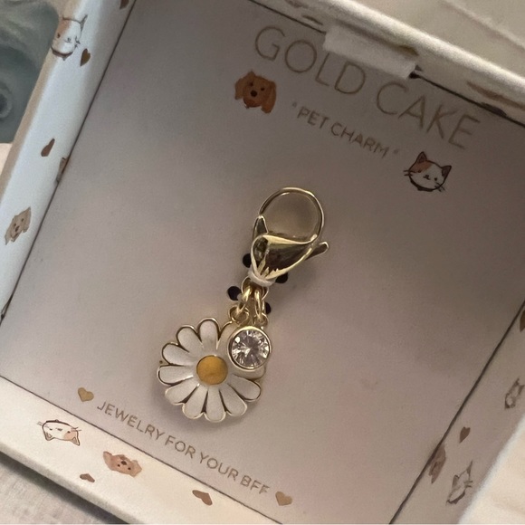 ⚡️Gold Cake Flower Pet Charm - Picture 2 of 3